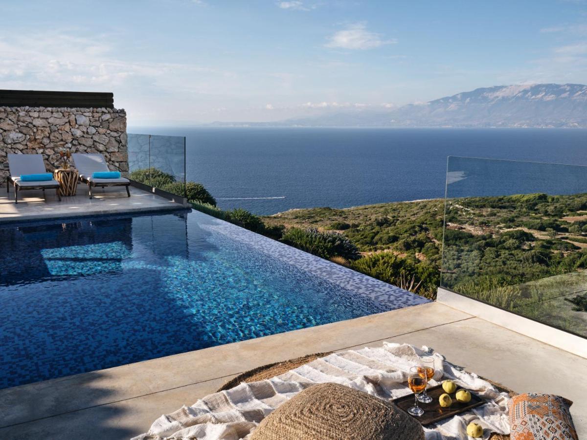 Akron Luxury Suites Korithion Bagian luar foto