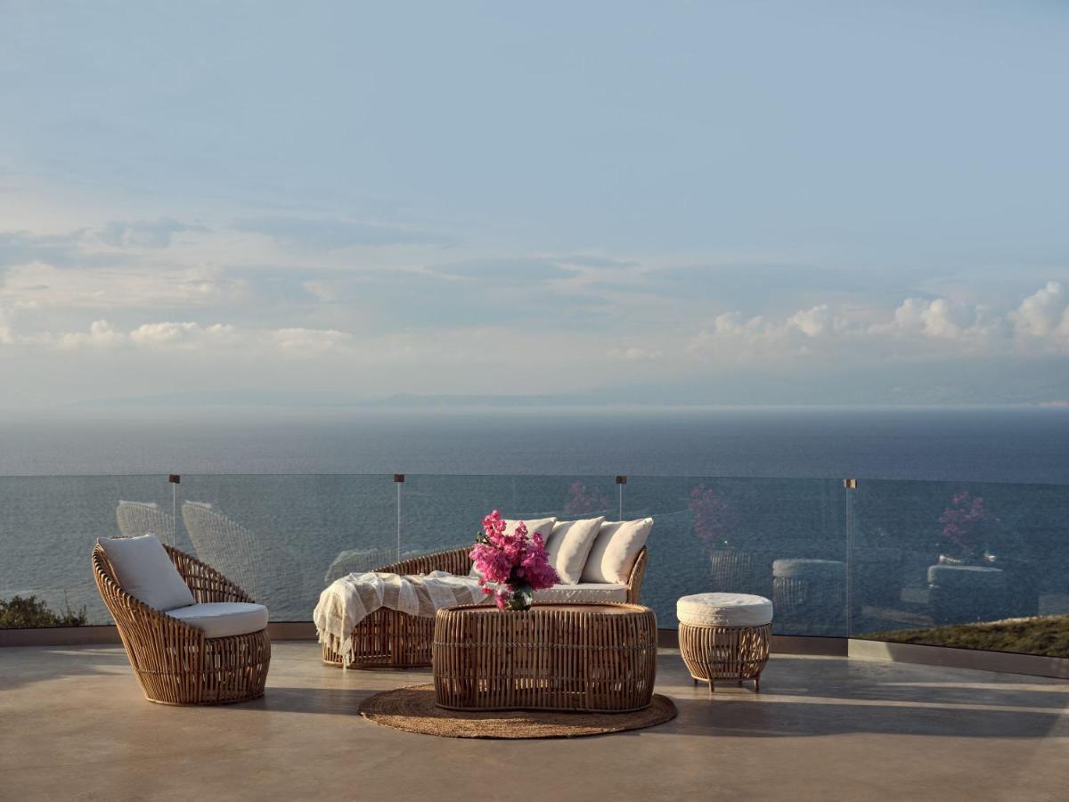 Akron Luxury Suites Korithion Bagian luar foto