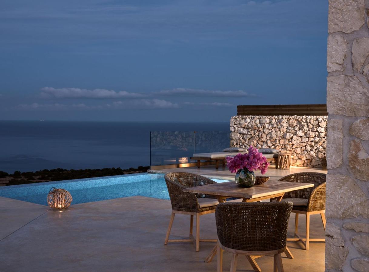 Akron Luxury Suites Korithion Bagian luar foto