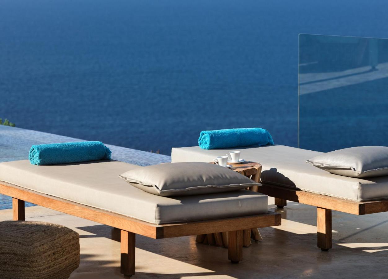 Akron Luxury Suites Korithion Bagian luar foto