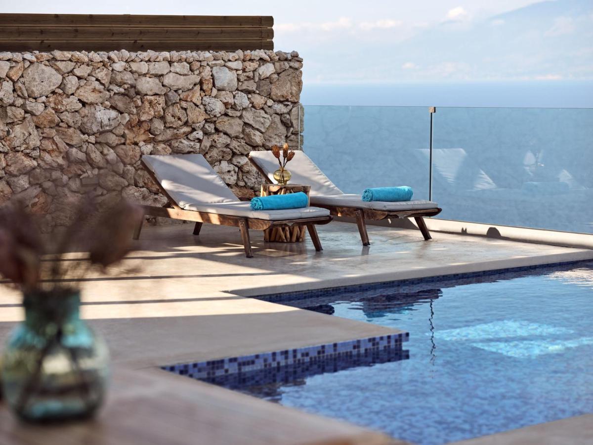 Akron Luxury Suites Korithion Bagian luar foto