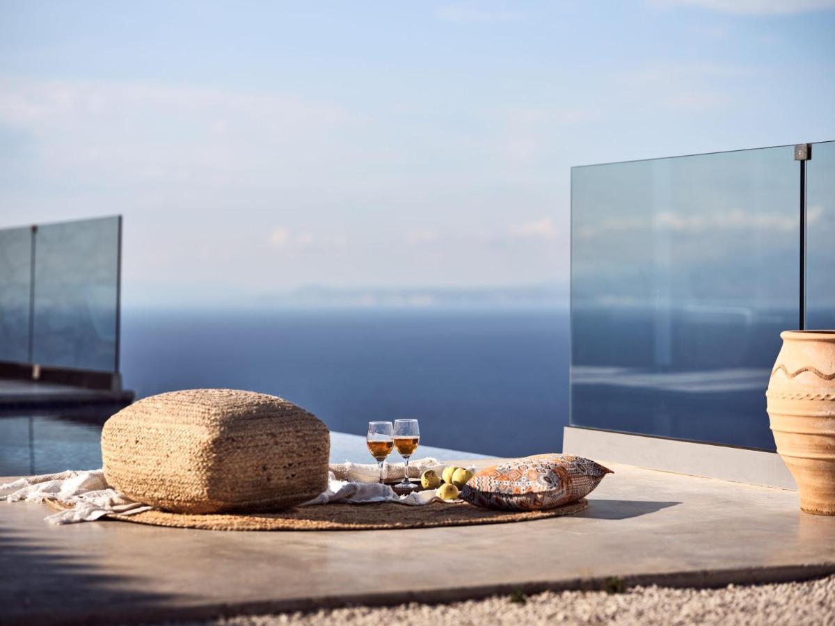 Akron Luxury Suites Korithion Bagian luar foto