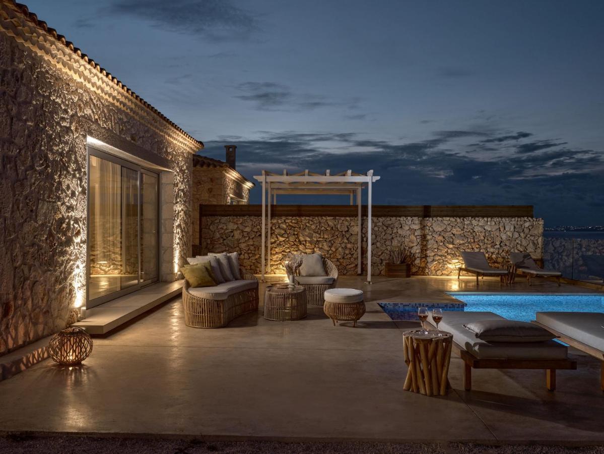 Akron Luxury Suites Korithion Bagian luar foto