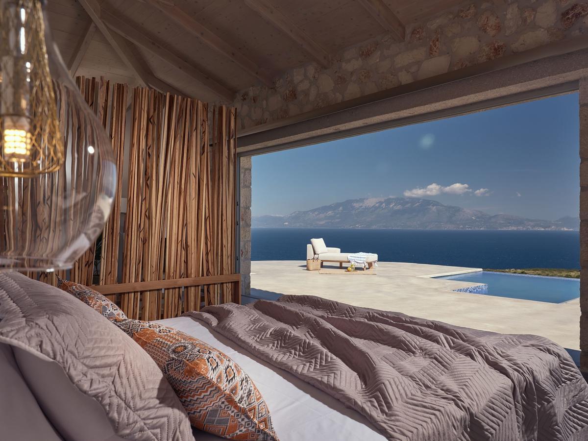 Akron Luxury Suites Korithion Bagian luar foto