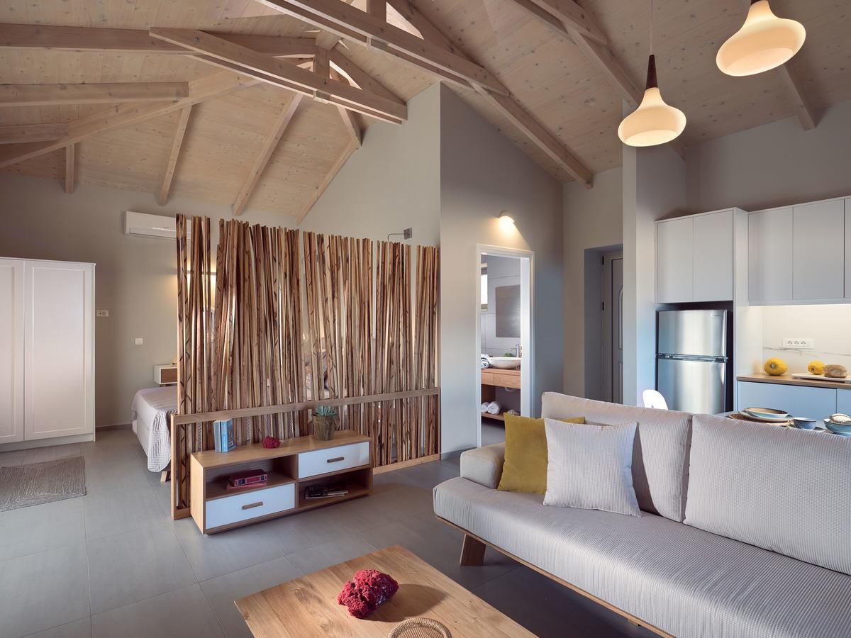 Akron Luxury Suites Korithion Bagian luar foto