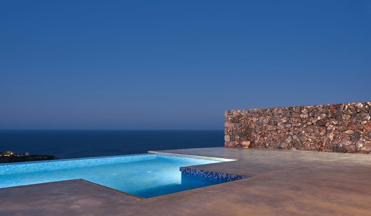 Akron Luxury Suites Korithion Bagian luar foto